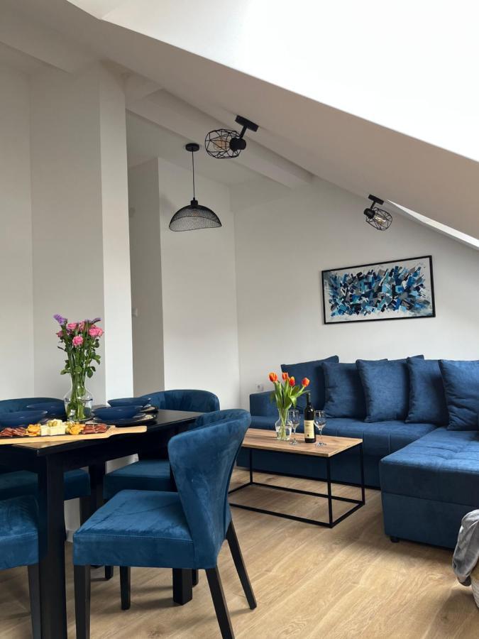 Loft Apart بلوزين المظهر الخارجي الصورة