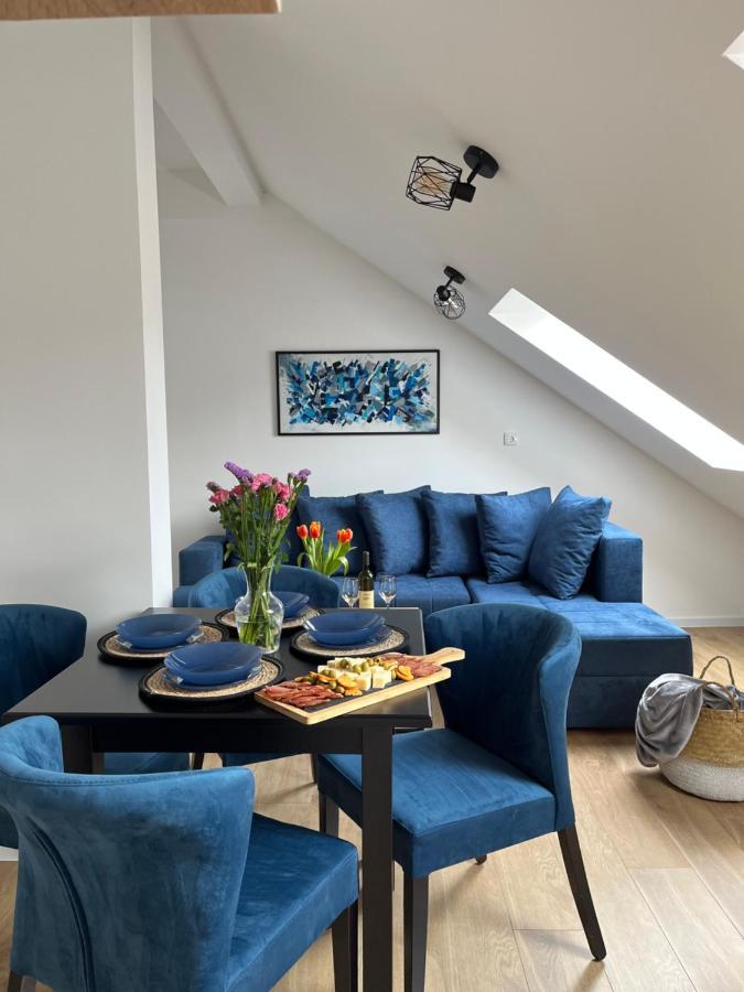 Loft Apart بلوزين المظهر الخارجي الصورة