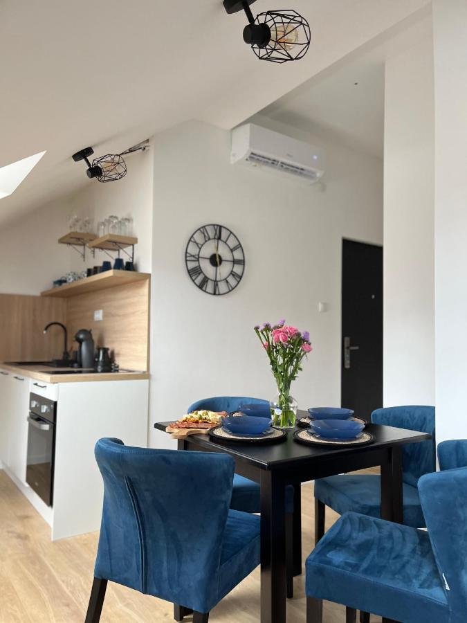 Loft Apart بلوزين المظهر الخارجي الصورة