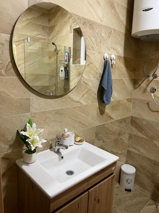 Loft Apart بلوزين المظهر الخارجي الصورة
